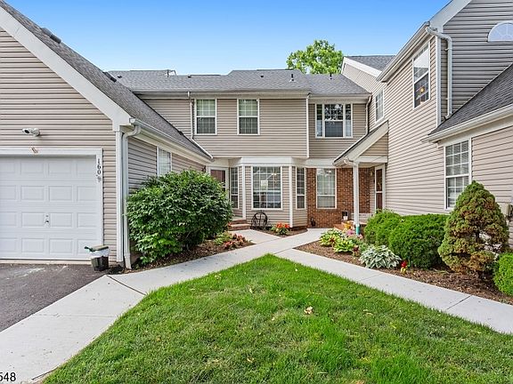 2nd image of 160 Aster Ct