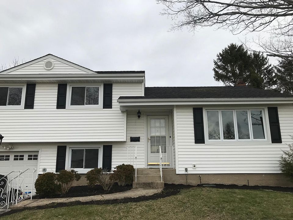 1st image of 11 Chatham Ct