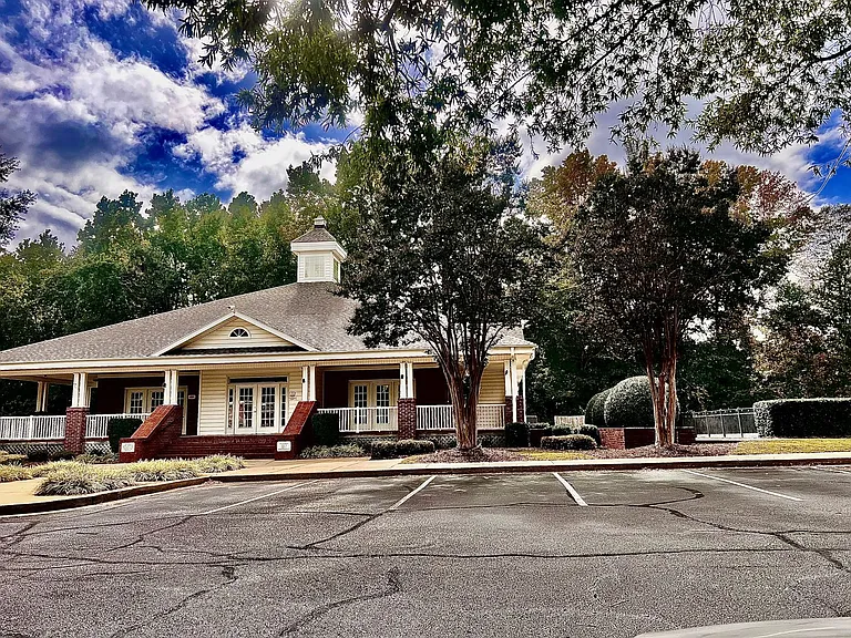 110 Shelby Ct — Photo 43