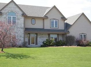 W145N7149 Northwood Dr, Menomonee Falls, WI 53051