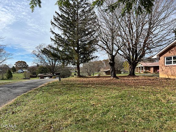 3rd image of 236 Lamp Lighter Ln
