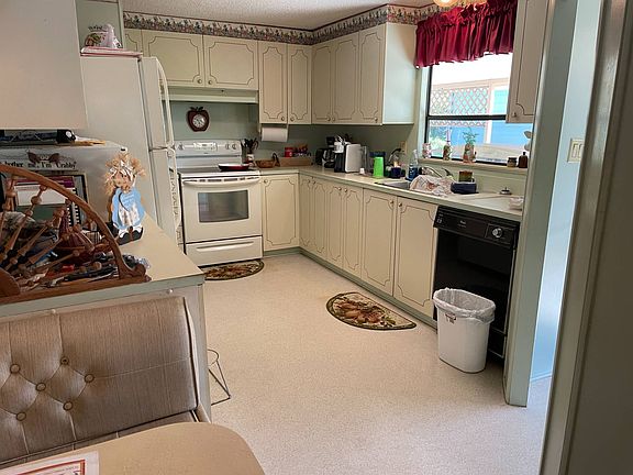 5th image of 2430 Lakeside Dr