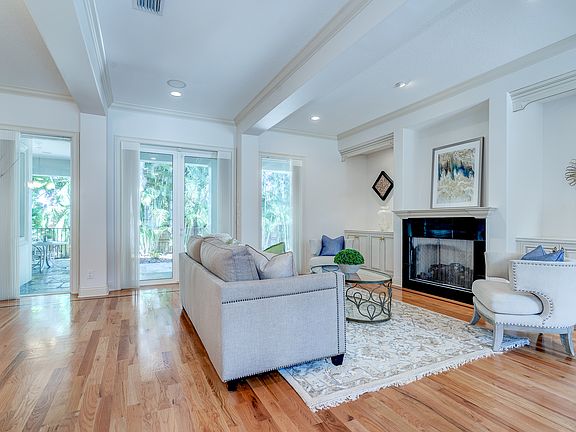 5th image of 215 S Renellie Dr
