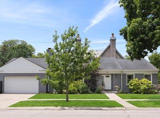 131 Joyce Pl, Park Ridge, IL 60068