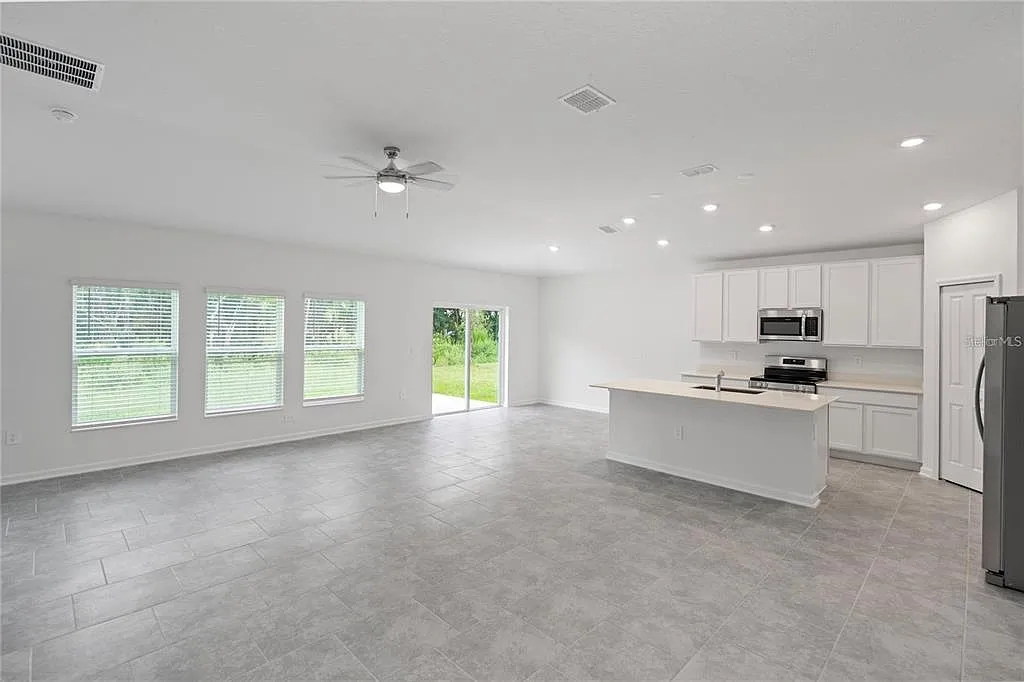 4 bed, 2.0 bath, 1936 sqft, $2,650 — Photo 4