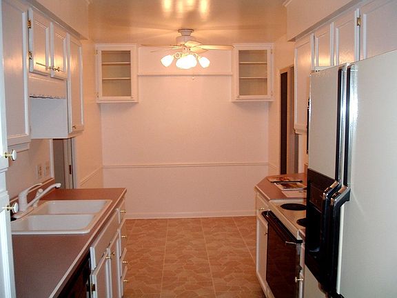 2nd image of 924 Grenoble Dr Unit D