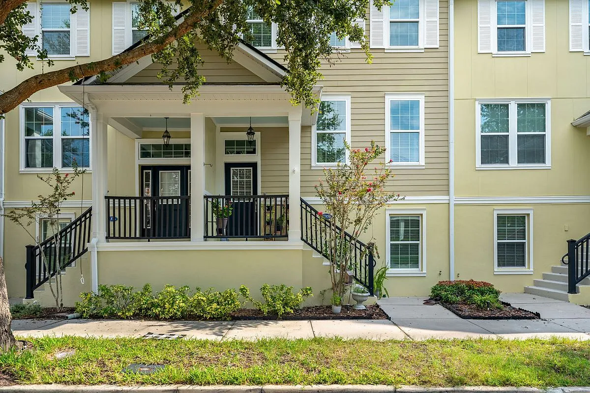 3 bed, 3.5 bath, 2068 sqft, $2,700 — Photo 1