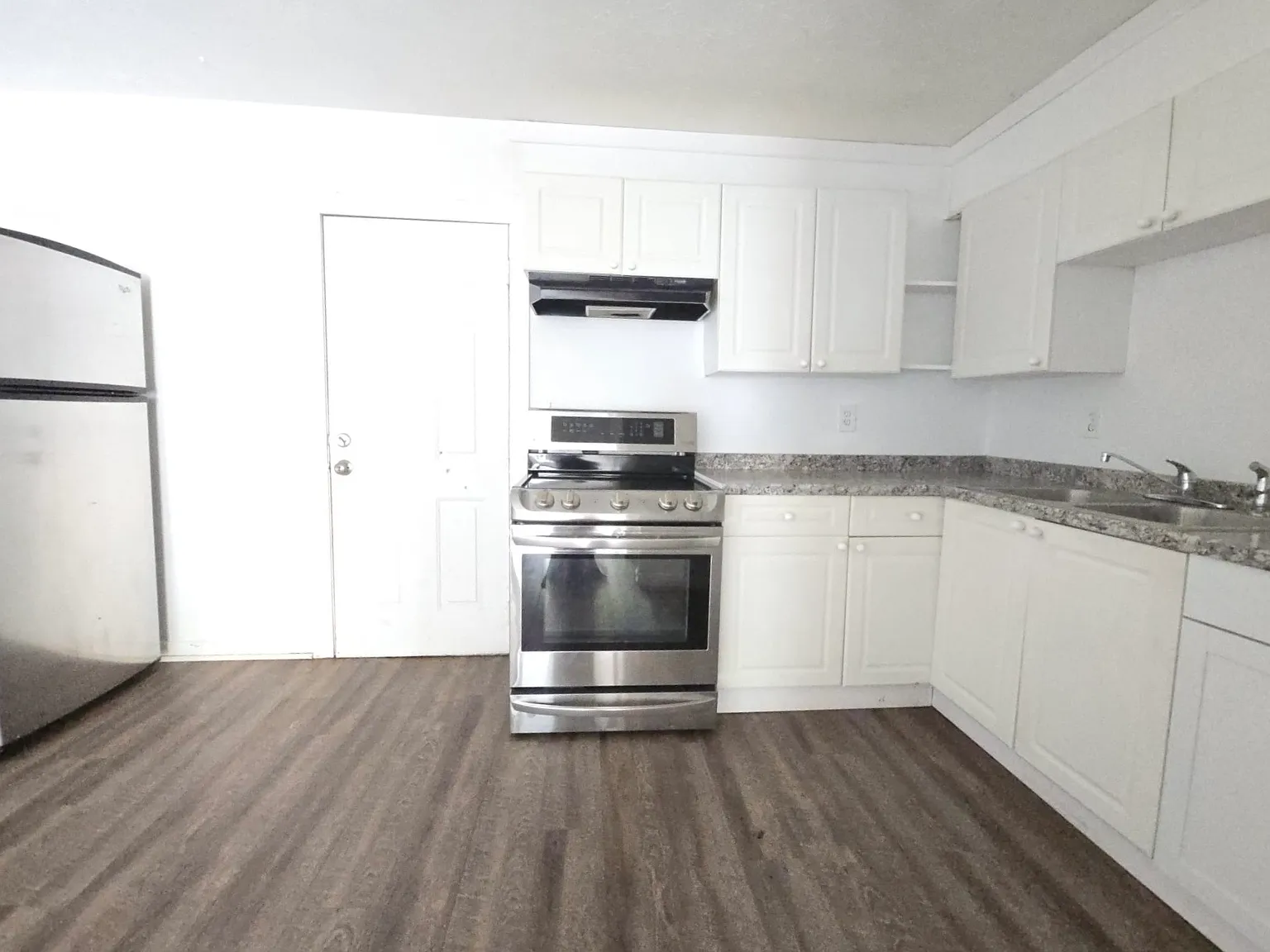 2 bed, 1.5 bath, 960 sqft, $1,095 — Photo 3