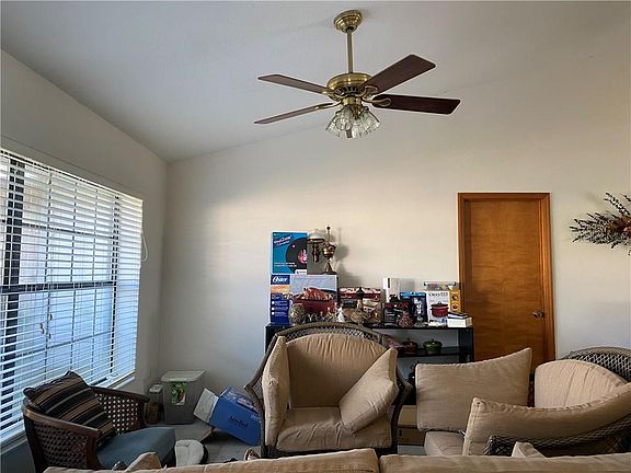 3rd image of 2428 Sweetwater Blvd