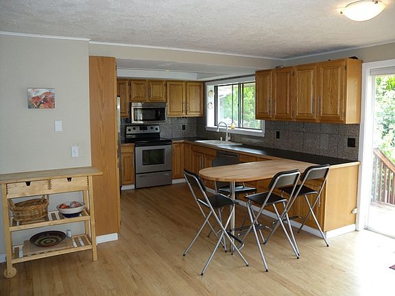 Kitchen w/Loads of Cabinets