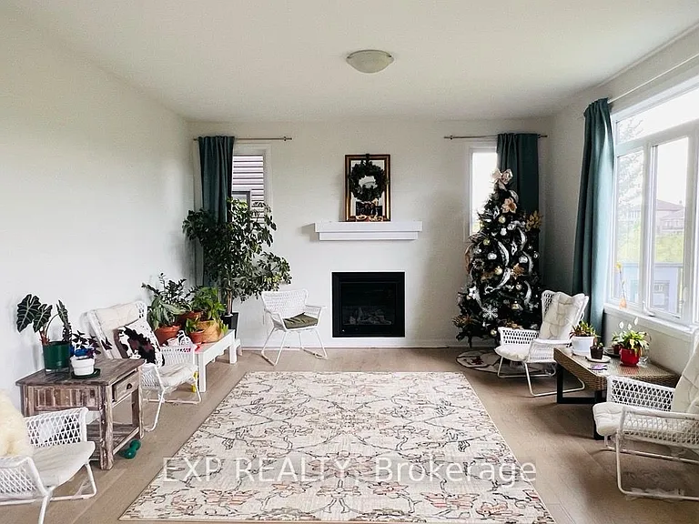 747 Coast Cir — Photo 10