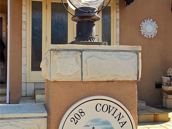 3rd image of 208 Covina Ave