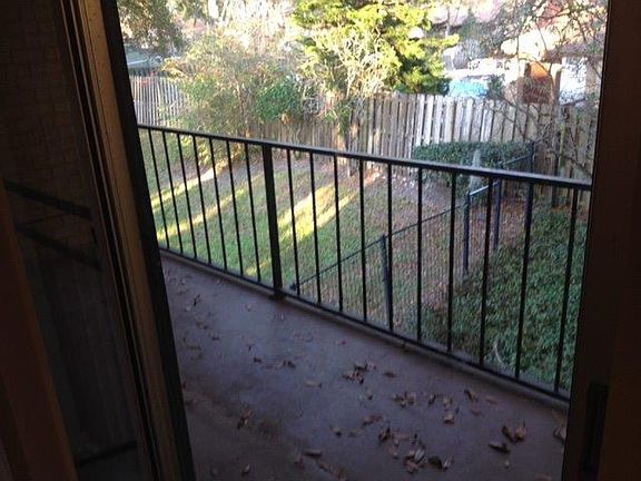 5th image of 244 Lewfield Cir