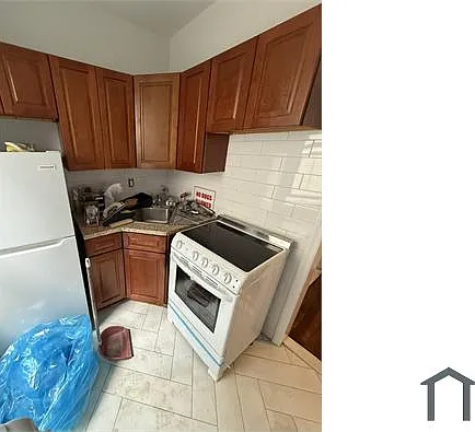 2408 Cambreleng Ave #3 — Photo 1