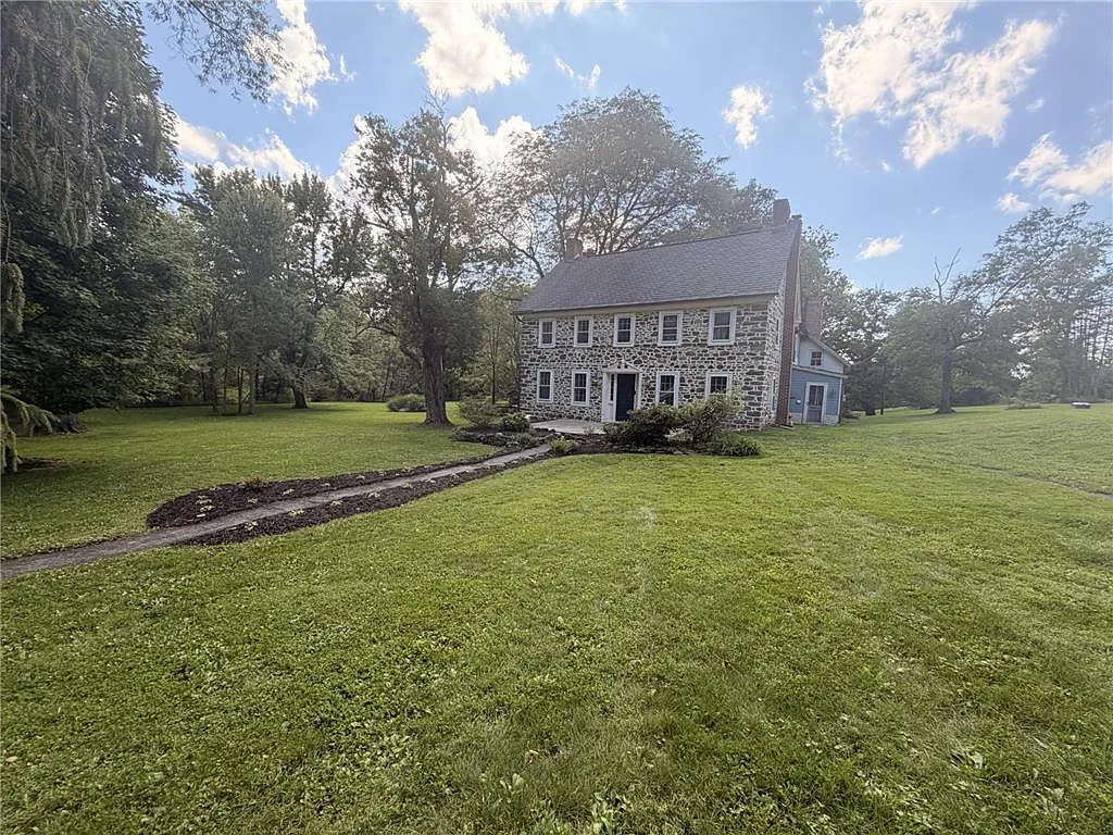 4 bed, 3.5 bath, 4718 sqft, $3,000 — Photo 4