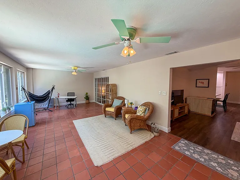2728 SW 14th Dr — Photo 12