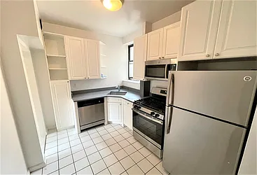 Rented by Manhattan Realty Group