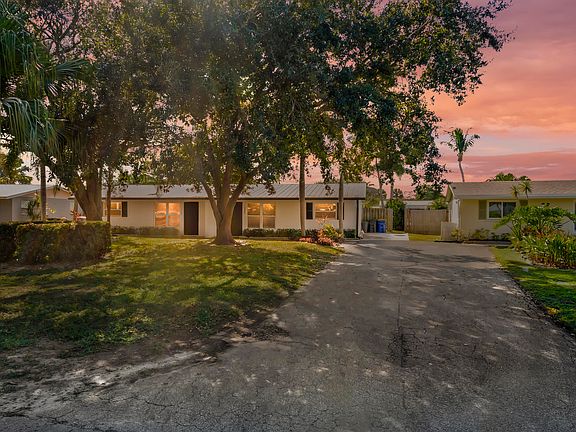 4th image of 2456 SW Hideaway Lane