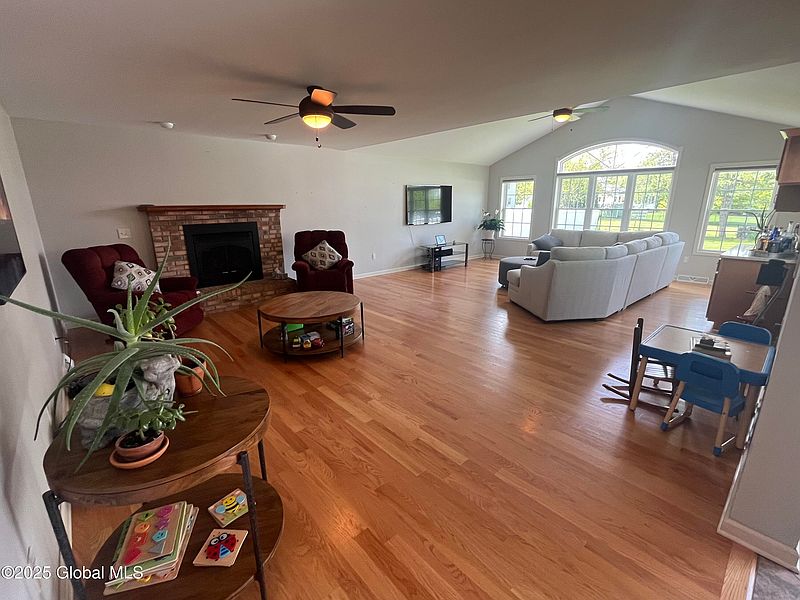 5th image of 28 Copperfield Drive