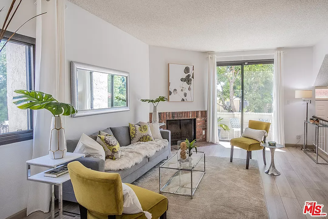 6540 Hayvenhurst Ave — Photo 3