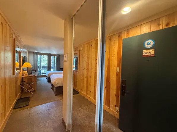2000 N Village Dr APT 208, Truckee, CA 96161
