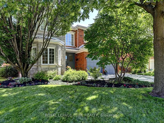 2nd image of 1019 Skyvalley Cres