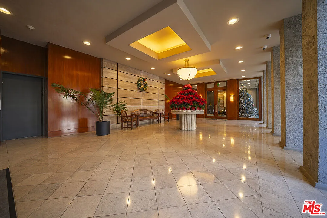2 bed, 2.0 bath, 1234 sqft, $4,000 — Photo 2