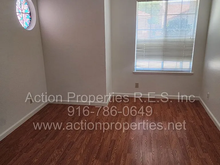 1417 Hurlston Way — Photo 34