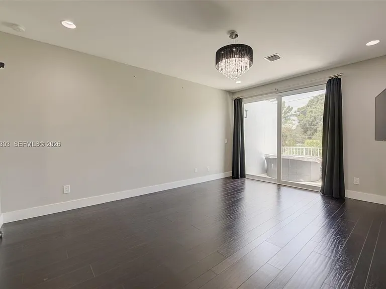 619 SW 17th St — Photo 16