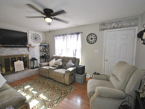 2nd image of 204 W Bethel Dr