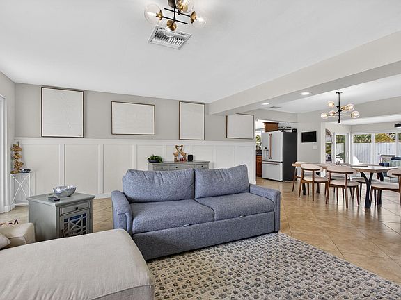 3rd image of 571 SE 14th Street