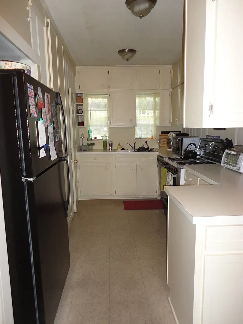 Adorable Bungalow in the Cultural District — Photo 3