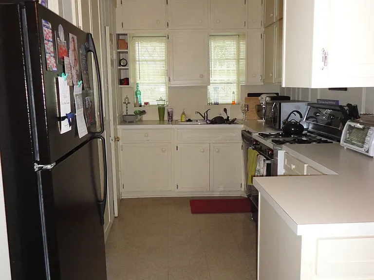 712 Haskell St — Photo 3