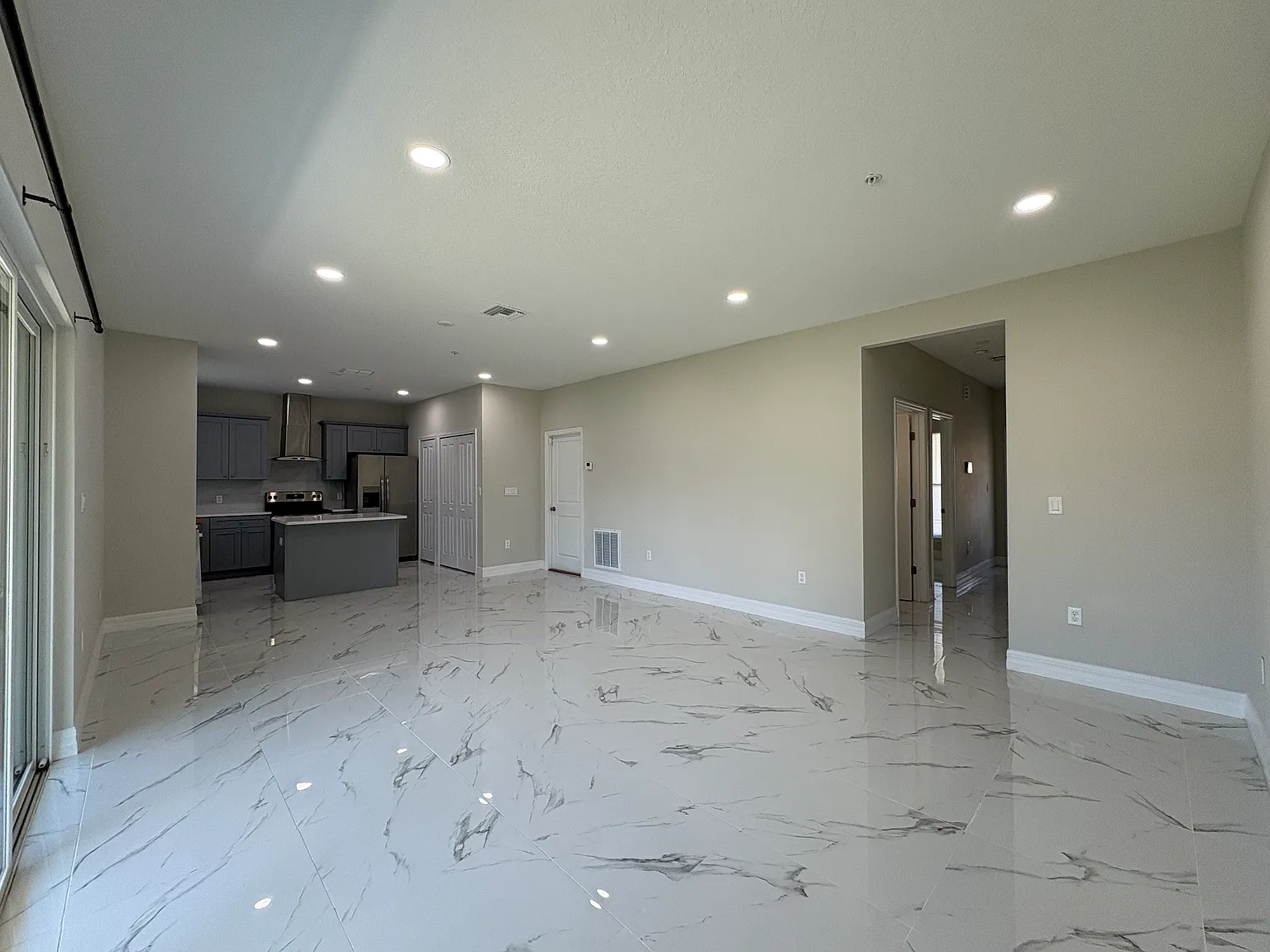 4 bed, 2109 sqft, $2,500 — Photo 3