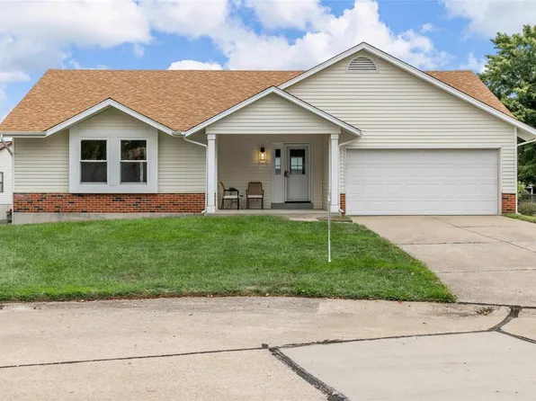 13 Robertridge Ct, Saint Charles, MO 63304