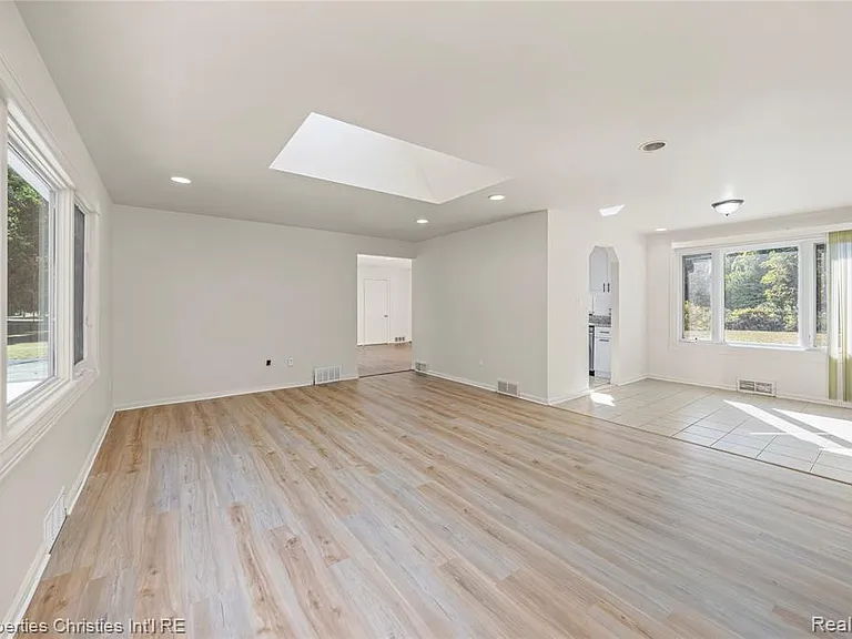 6550 Inkster Rd — Photo 3