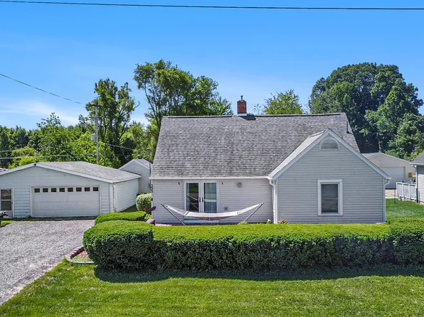 335 Lakeside Dr, Grass Lake, MI 49240