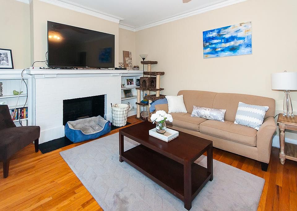 1st image of 620 Hinman Ave APT 1