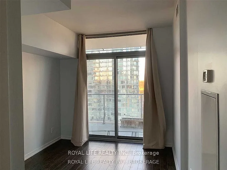 103 The Queensway #1204 — Photo 3