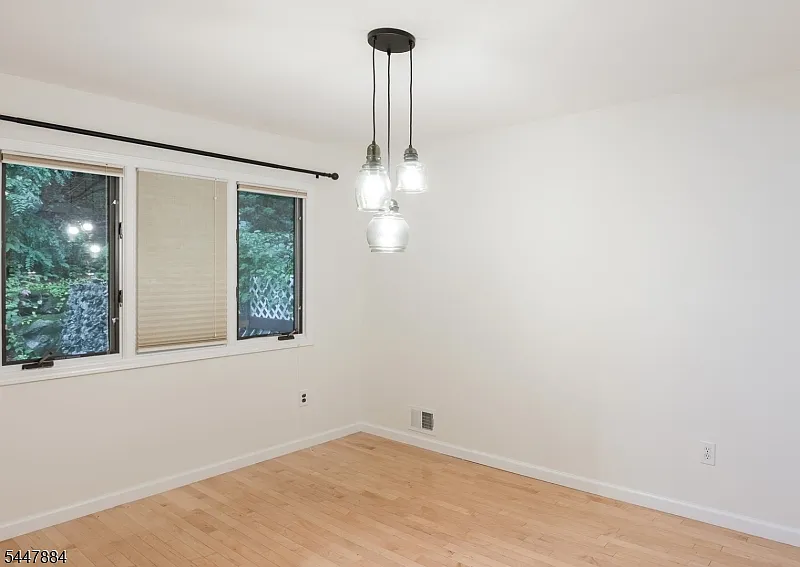 3 bed, 1.5 bath, 1800 sqft, $3,700 — Photo 4