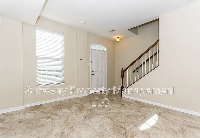 12 Stevens Ct — Photo 3