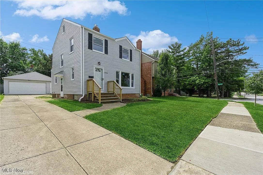 3 bed, 1.5 bath, 1756 sqft, $1,900 — Photo 1