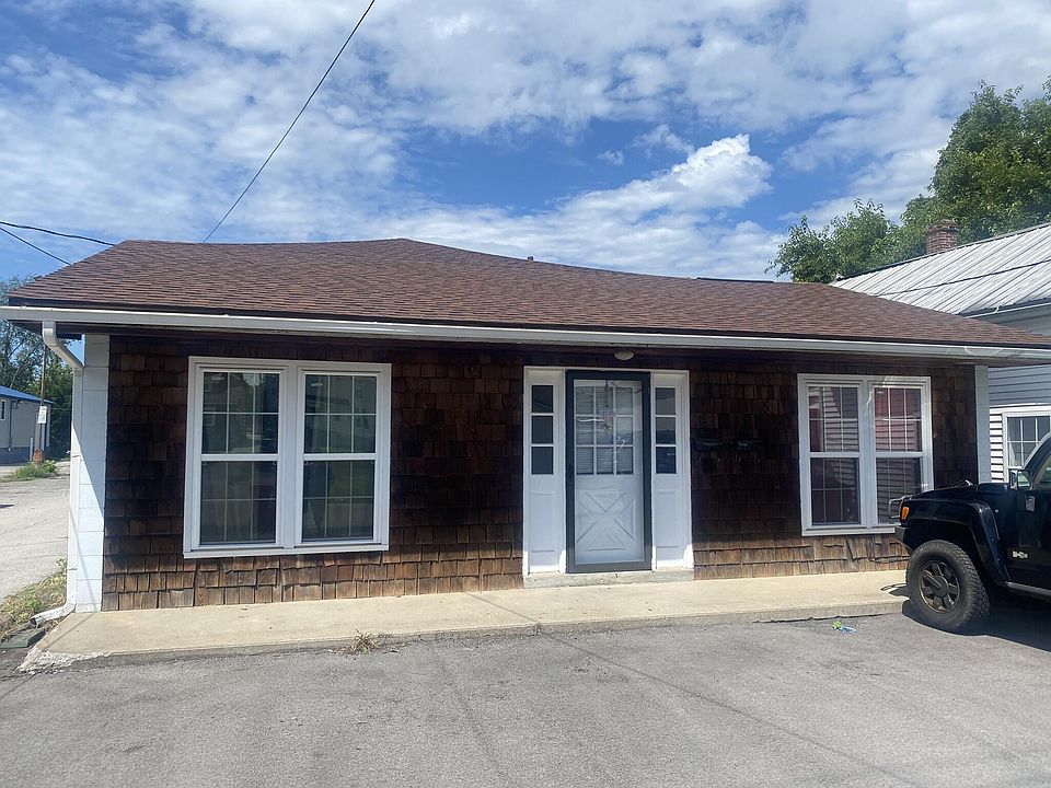 1st image of 109 N Poplar St