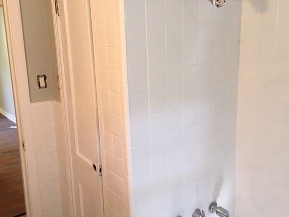 5th image of 2047 Benson Ave SE