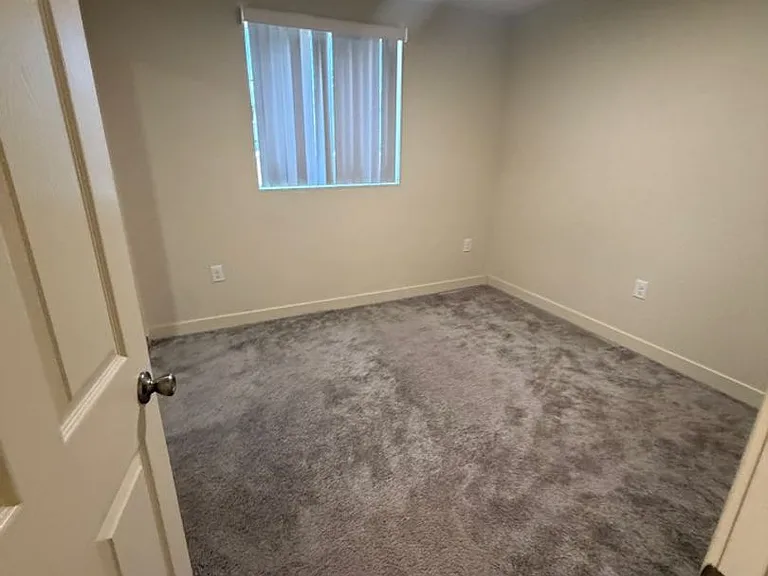 3839 Woodlawn Ave — Photo 63