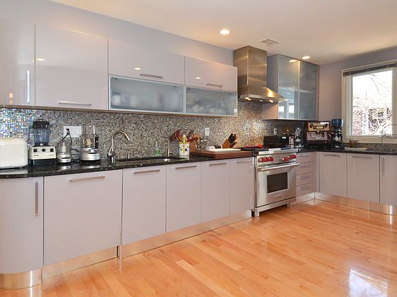3rd image of 73 Kenwood St