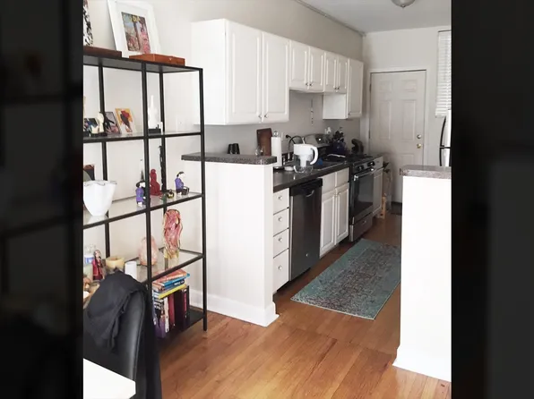 717 W Roscoe St APT 2, Chicago, IL 60657