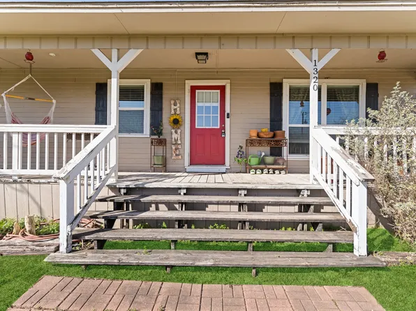 1320 Laredo Dr, Granbury, TX 76048