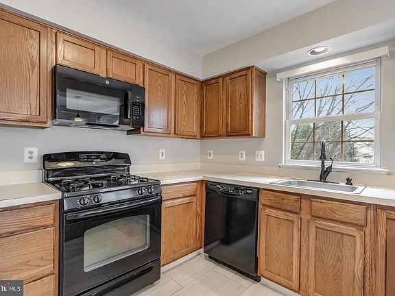 4th image of 45550 Whitcomb Sq