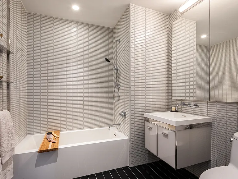252 South St #16H — Photo 7